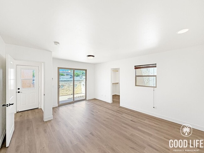 Building Photo - Stunning 3BD/3BA W/ A/C, Attached Garage, and In-Unit Laundry in Pacific Beach!