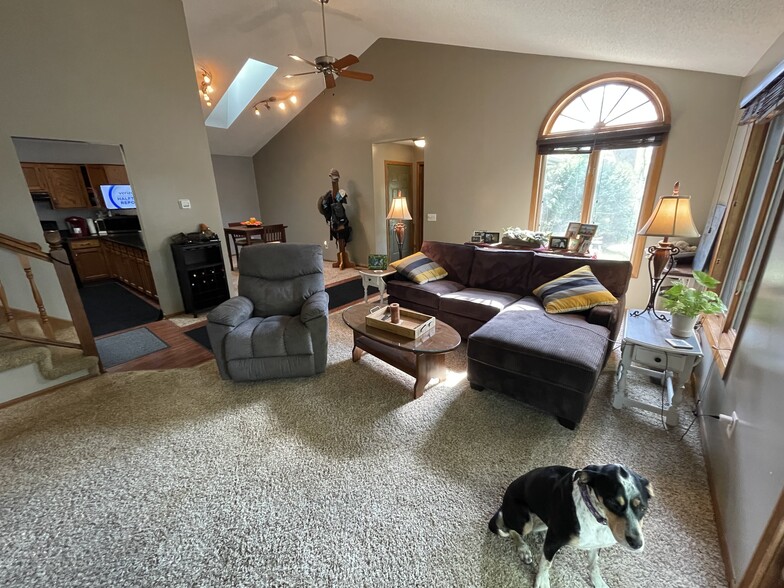 Building Photo - 5858 Red Cherry Ln