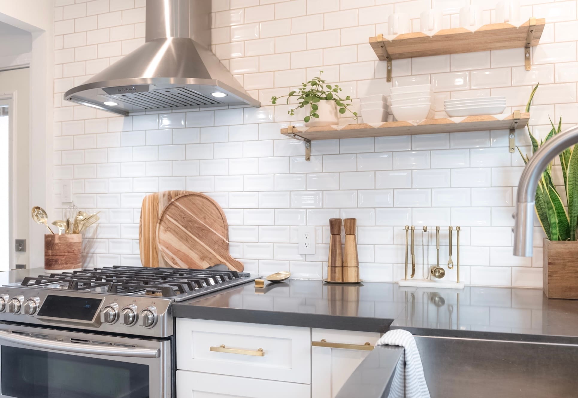 Building Photo - 509 E Buckthorn St