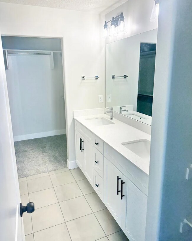 Building Photo - Upgraded Townhome in Willow Point – 3 Bed,...