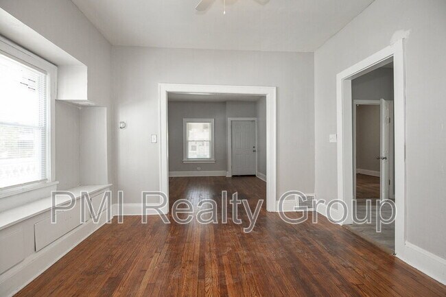 Building Photo - 3600 E 153rd St
