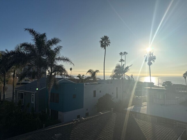 Building Photo - 947 1/2-731-32 Beryl St