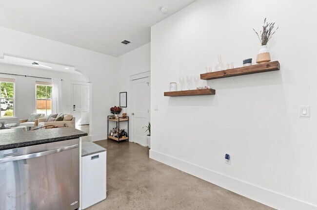 Building Photo - 3206 Garden Villa Ln