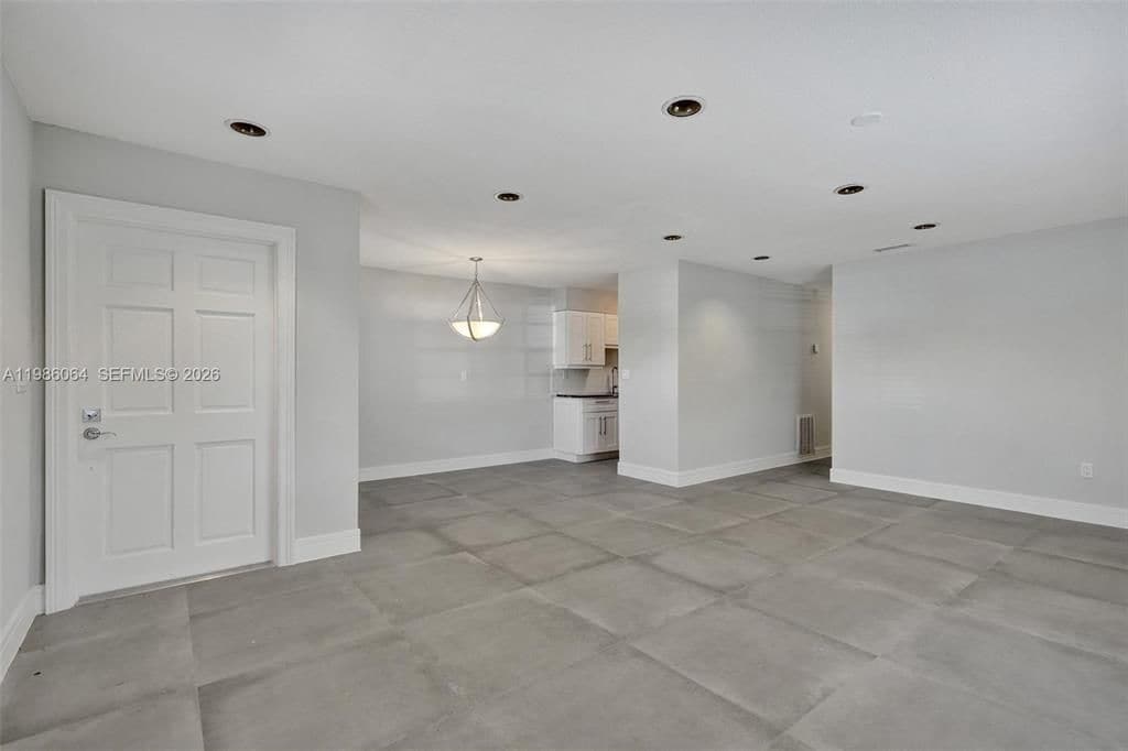 Building Photo - 902 Mandarin Isle