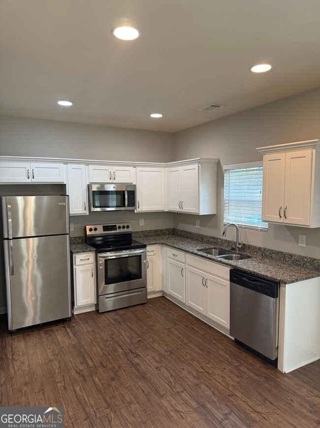 Building Photo - 241 Coral Cir