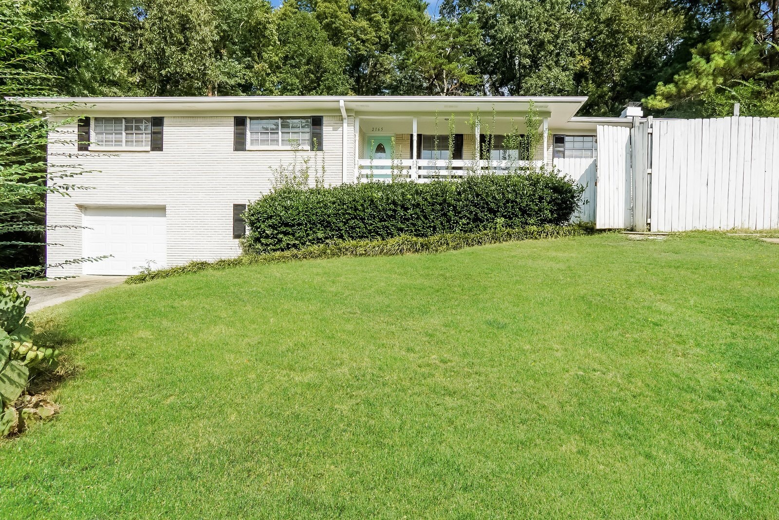 Building Photo - 2165 Circle Dr