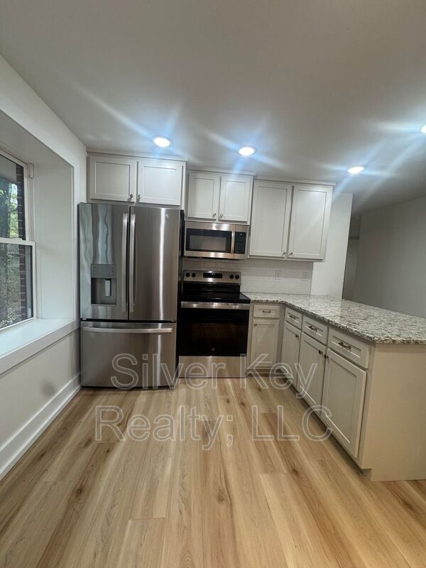 Building Photo - 2113 W Madison Ave