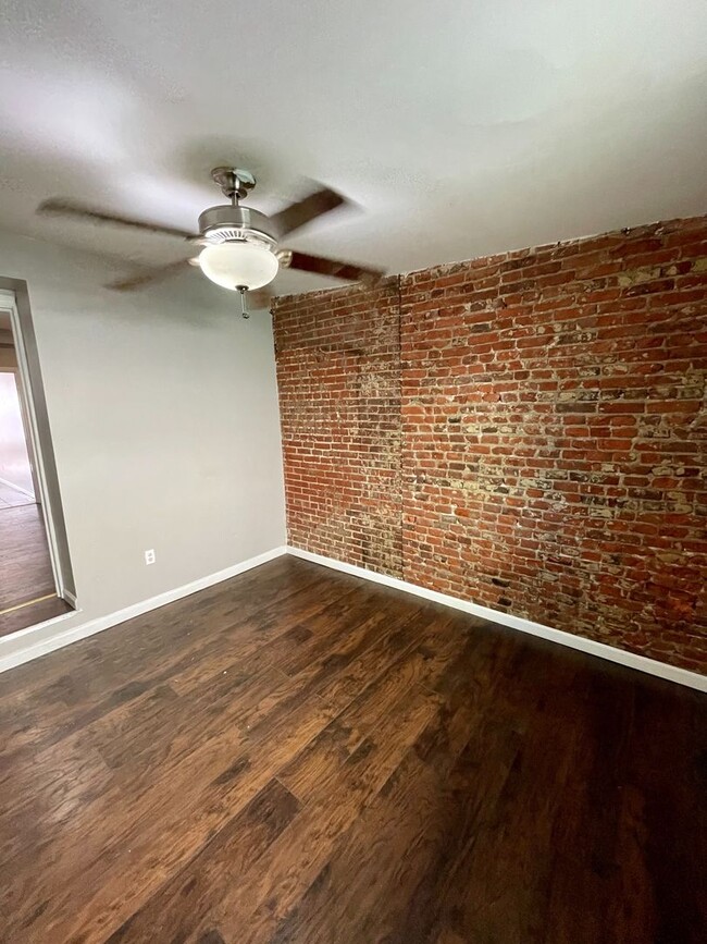 Building Photo - 2131 E Tioga St