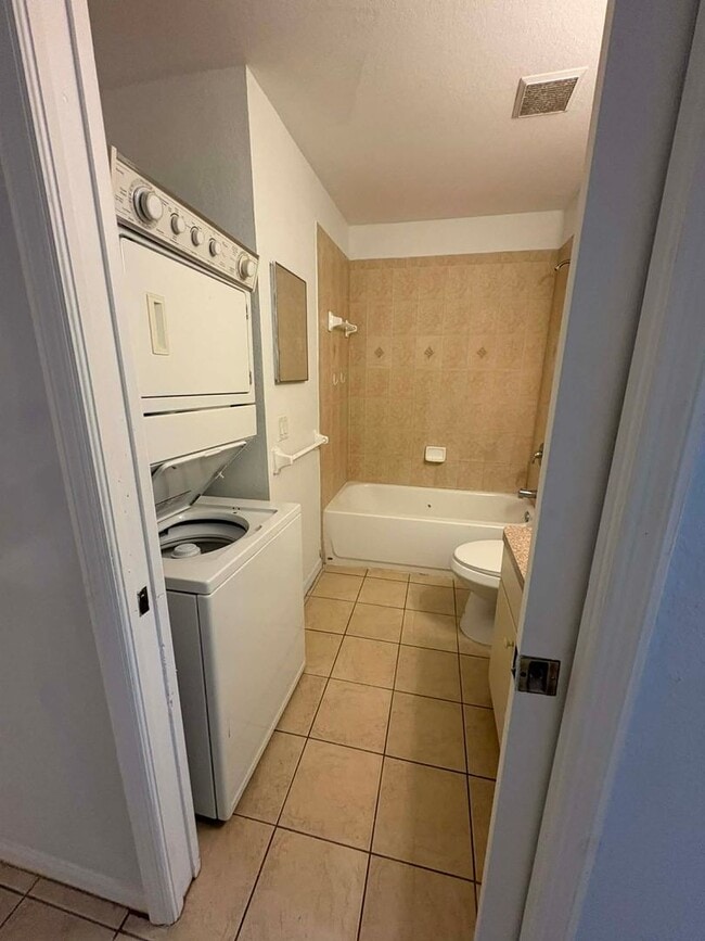 Building Photo - 1000/1002 W 12th Street