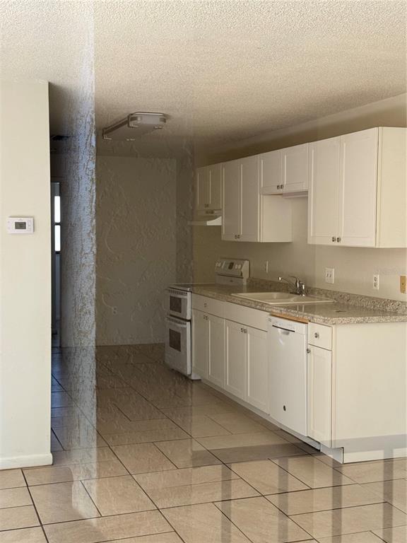 Building Photo - 2050 Oleander Blvd