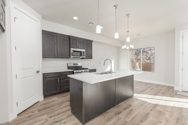Primary Photo - Pet Friendly! - Charming 3 Bedroom Townhome
