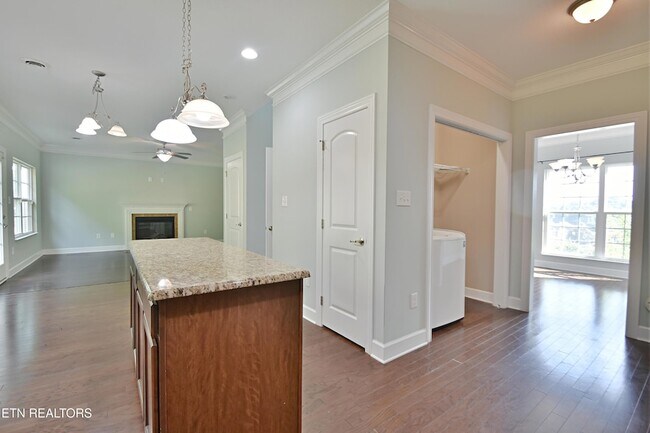 Building Photo - 3032 Oakwood Hills Ln