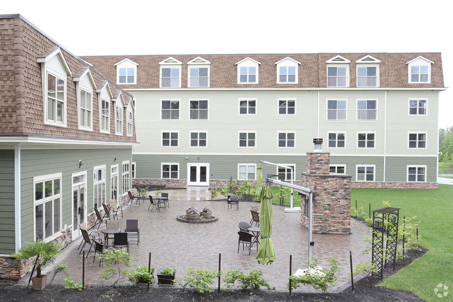 Back Patio and Fire Place - Chateau at Heritage Square