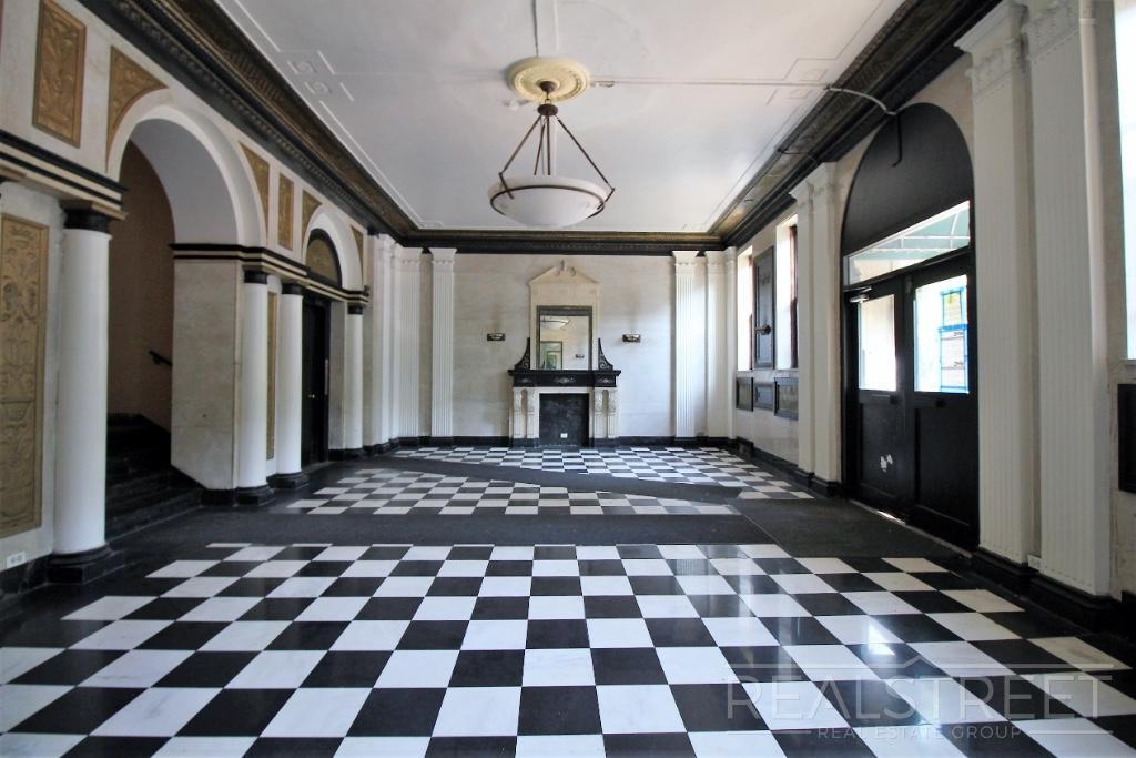 Building Photo - Magnificent LARGE 1 Bed Apt Across from Botanic Gardens!