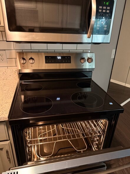 New Stove - 8935 Old Cedar Ave S