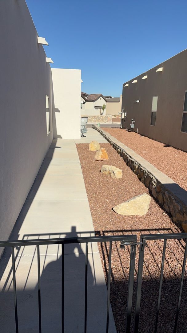 Building Photo - 3 bedroom 2.5 bath home in West El Paso!