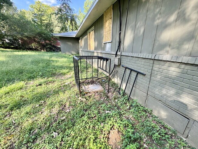 Building Photo - 2929 Bede Rd