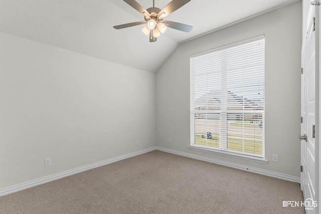 Building Photo - 5682 Blackstone Dr