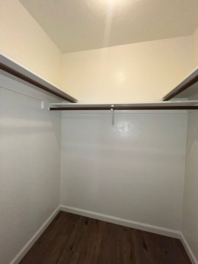 Building Photo - 4061