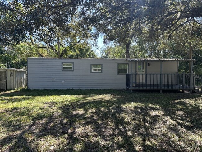 Building Photo - Completely remodeled 2 bedroom, 1.5 bath H...
