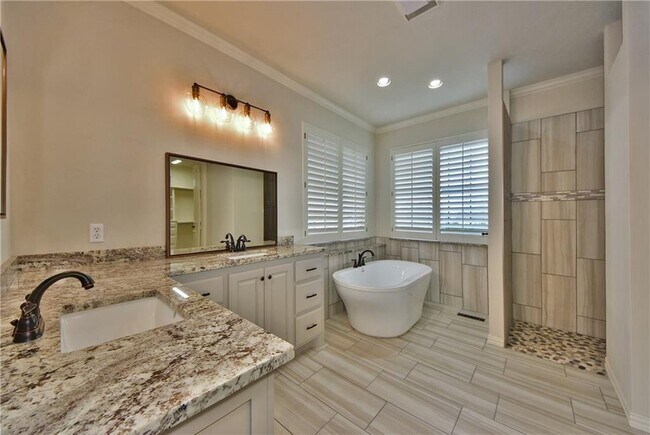 Building Photo - 1109 Irvine Dr