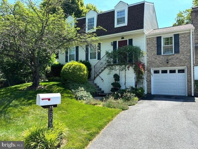 Building Photo - 15840 Buena Vista Dr