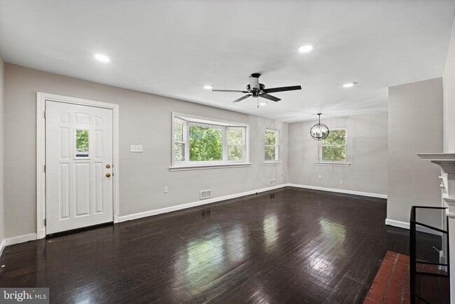 Building Photo - 121 Whitmoor Terrace
