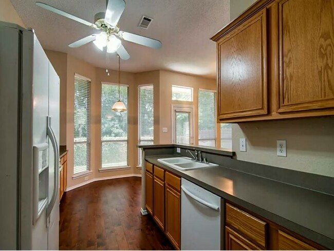 Building Photo - 3737 Sycamore Ln