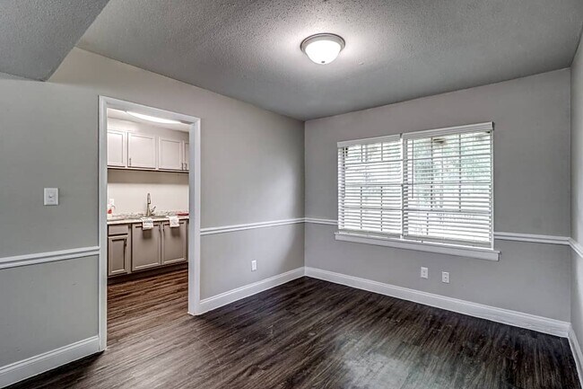 Building Photo - Green Meadows Apartments