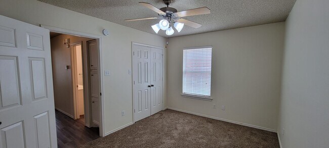 Building Photo - Spacious 4/2/2 in Frenship