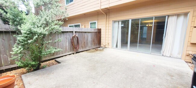 Building Photo - 7700 Creekbend Dr