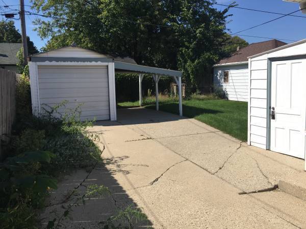 Building Photo - 4 Bedroom Single Family