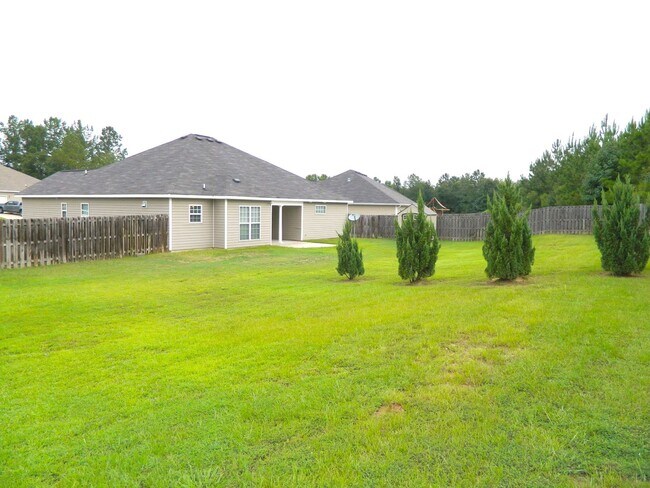Building Photo - 498 Sebastian Dr
