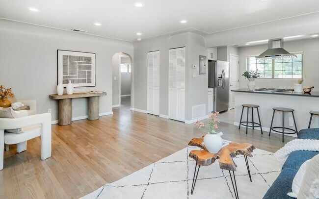 Building Photo - SLOAN'S LAKE: 2-BEDROOM 1 BATH WITH HIGH-END FINISHES