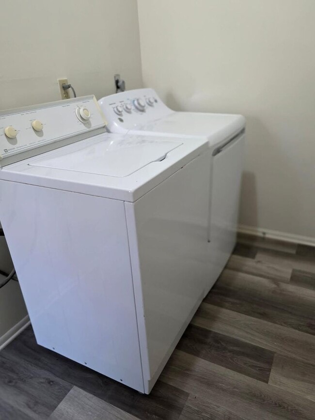 Building Photo - Ranch in Bear/Newark Area