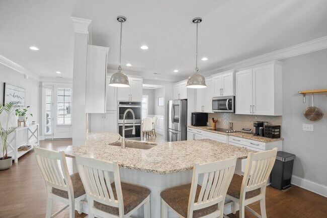 Building Photo - Stunning 4 bedroom 2.5 bath home located in Hampstead Wyndwater Community