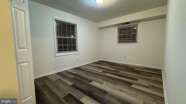 Building Photo - 3790 Lyndhurst Dr