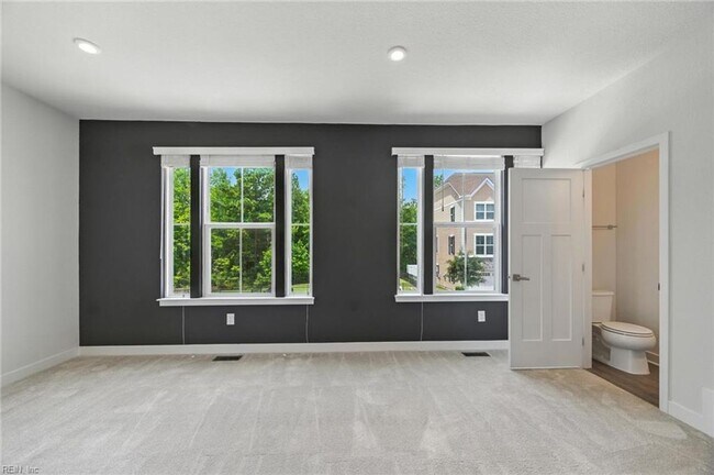 Building Photo - Newer Townhouse for lease