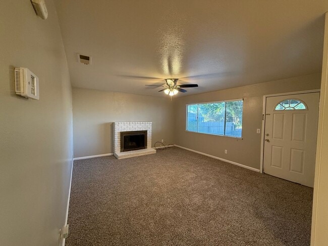 Building Photo - Recently updated single story home in Mode...