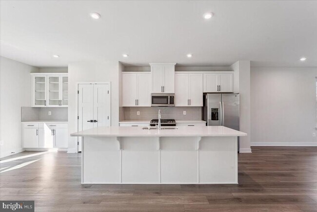 Building Photo - 14032 Sunrise Valley Dr