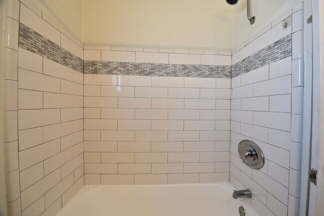 Building Photo - 5103 Cahuenga Blvd