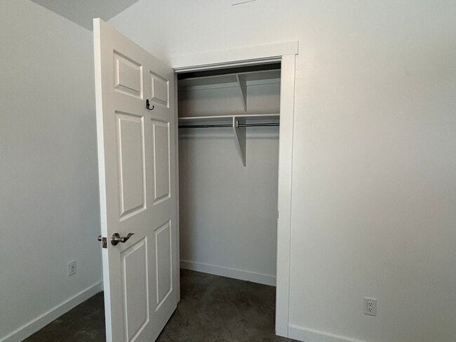 Building Photo - 27432 S 614 Rd