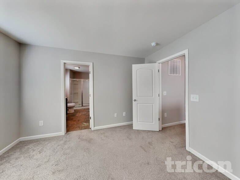 Building Photo - 1082 Bitting Hall Cir