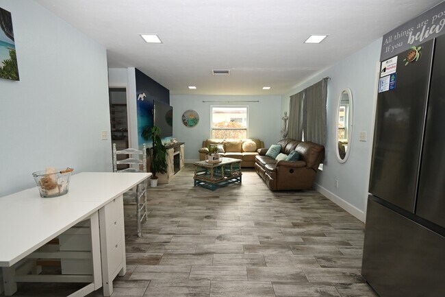 Building Photo - 206 Cape Coral Pkwy W