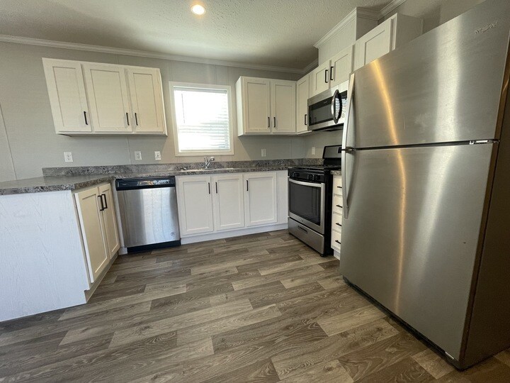 Building Photo - 15852 Croatia Dr