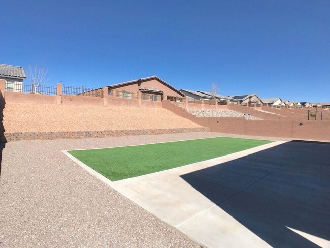 Building Photo - Gorgeous Los Lunas 3 Bedroom! Open layout! Tons of space. Built in 2021