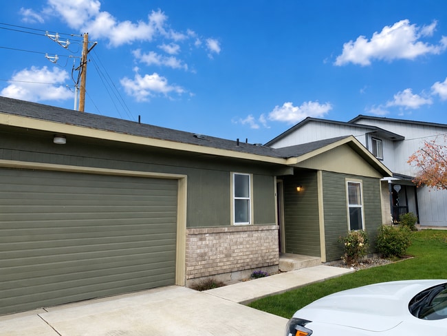 Building Photo - 3408 Vincenta Way