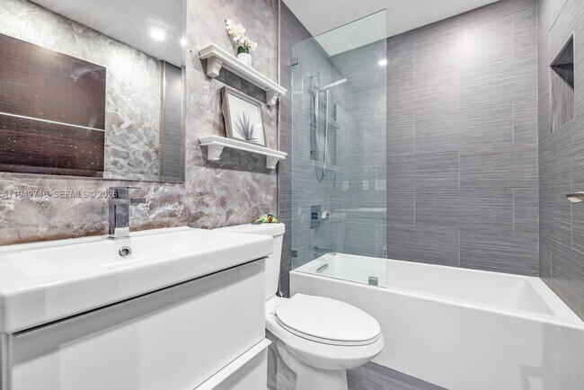 Building Photo - 3340 NE 190th St