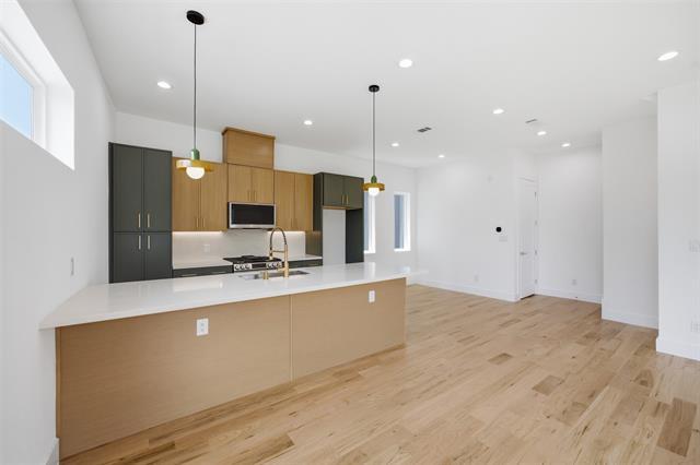 Building Photo - 4605 Belmont Ave