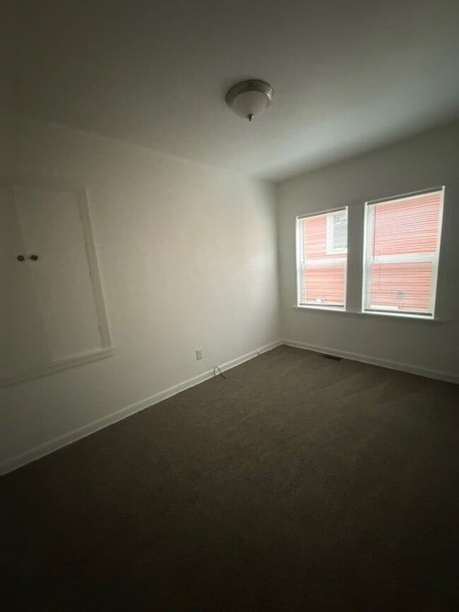 Building Photo - Charming 3-Bedroom Home Near Kenosha Dream Park